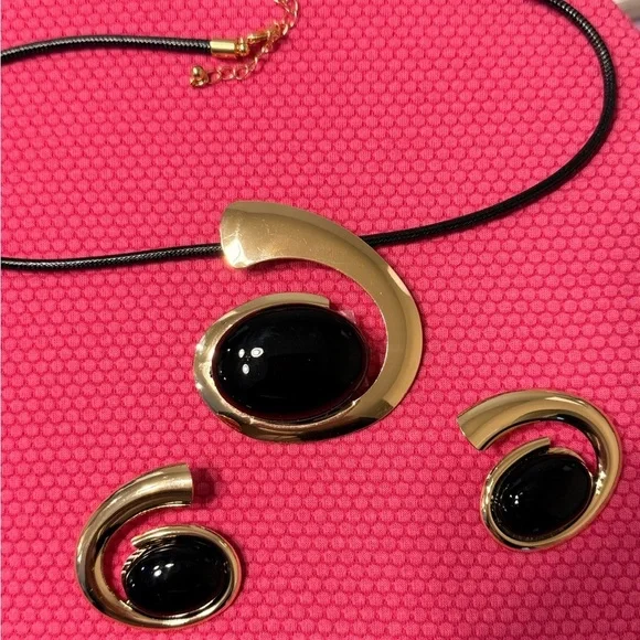 ✨ Gold & Black Statement Jewelry Set – Necklace & Earrings ✨ - Picture 7 of 7